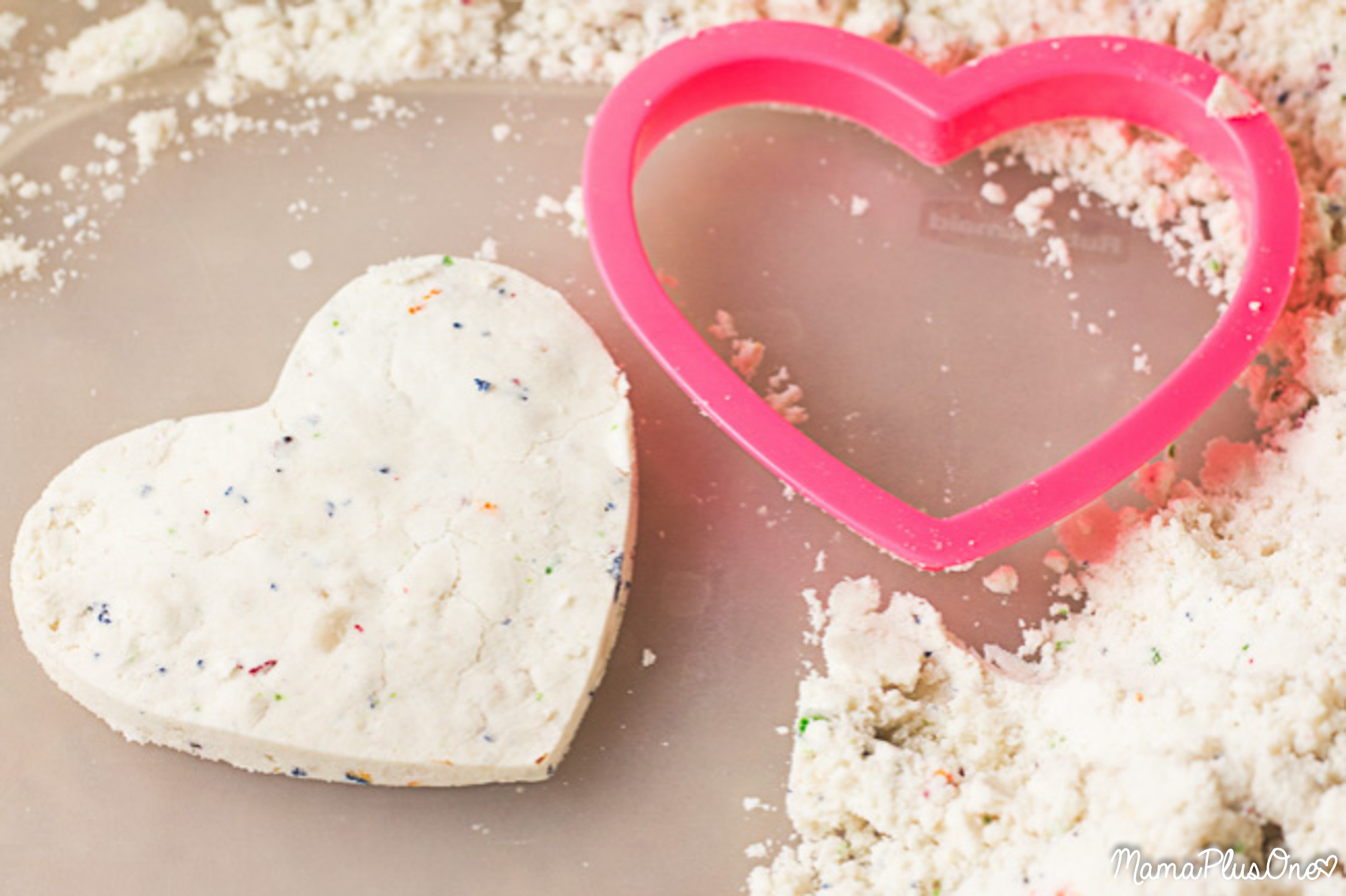 This cloud dough is so easy to make-- only 2 ingredients and less than 5 minutes of effort for a great sensory toy your kids will love. Plus, since it's safe to eat, it's okay if little fingers take a little nibble, too! DIY cloud dough | moon dough | sensory bin filler |